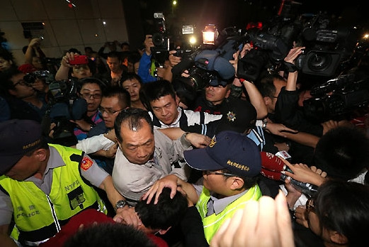 台北地铁曝血案 凶嫌父母称儿子很宅爱玩杀人游戏