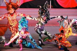 铁丝、竹帚穿上身台湾中学生毕业展“野性”十足