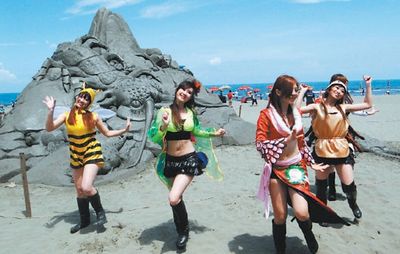 台湾最大“恐怖大蜈蚣”沙雕亮相马沙沟(图)