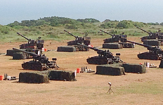 台陆军火炮射击训练 震撼新竹外海(图)