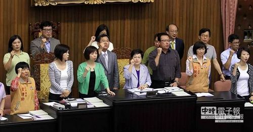 ���ӡ����Ժ�����°���Ӫˣ������ռ��ϯ̨