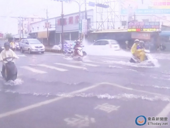 ̨�����䳵ͻ����ը����20��������