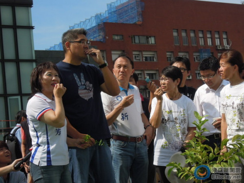 �ݶ�ũ�����߲���ʤ�ģ��һ�Ե���������ͼ��