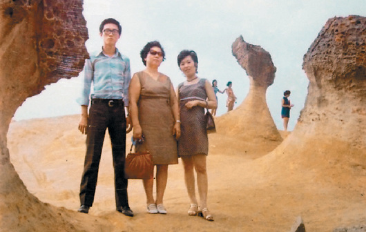 ������ǰ����Ƭ�ع��䵱��Ұ��Ů��ͷ�绪��ͼ��