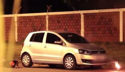 男女偷情遭路人放烟花戏弄裸身逃窜(图)