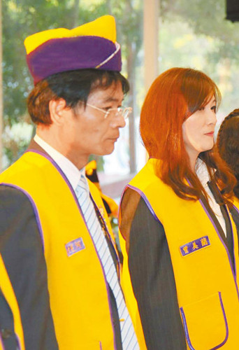 ң�طɻ���׹��Խ�����1������ɱС�����Ӵ�½