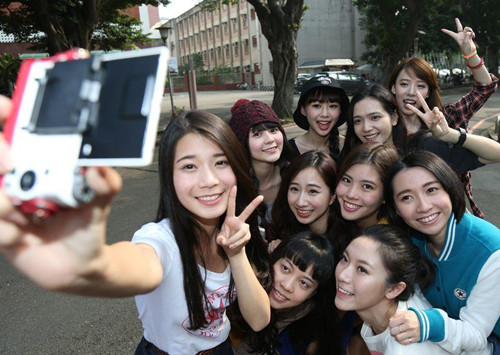 ̨�帨�ʴ�ѧ�ƹ�������12������Ů��������ͼ��