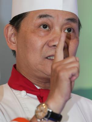 台湾已婚名厨阿基师被爆与一女子开房将出面说明