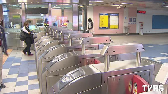 �˿ͳ����������ֱ��ֺ���˿ڱ�������