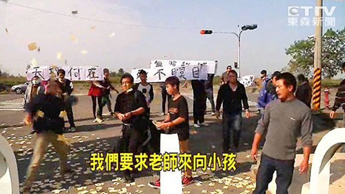 ����������Ů���������˳Ʋ��μӱ����ͱ���ʦ��