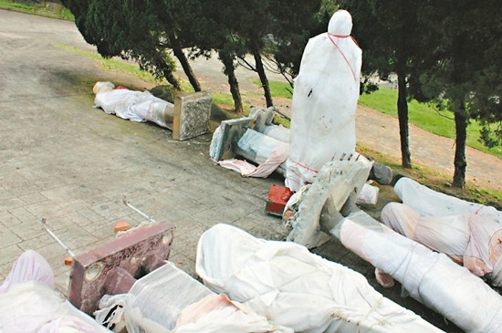 赖清德拆蒋介石铜像被批恐怖分子(图)