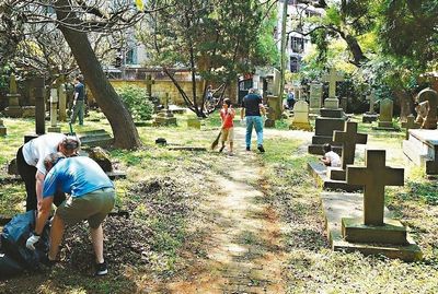 非亲非故无所谓新北墓园年年都有老外集体扫墓