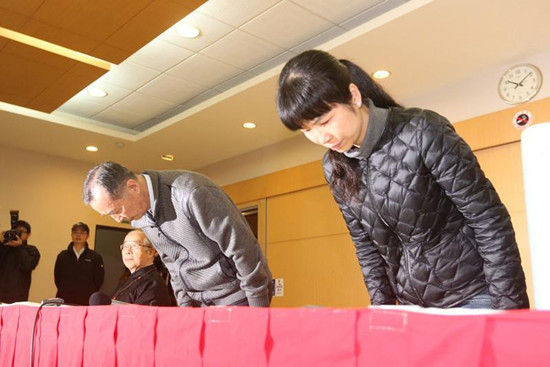 台军官劳乃成惹阿帕奇风波劳父三度鞠躬致歉