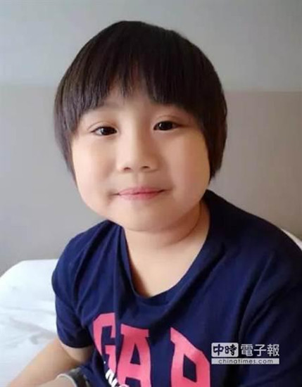 小小彬长大了 曾经可爱爆表的他现在什么样
