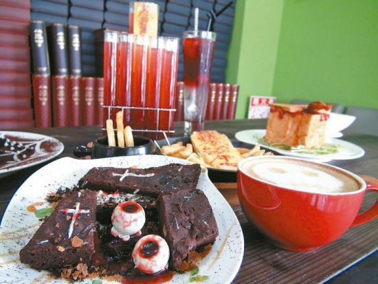 台甜品餐厅推“鬼月套餐”吸引年轻人尝鲜(图)