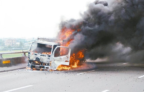 ̨��һ����ڤֽ����ͻȻ����Сʱ�ճ�ֻʣ�Ǽ�