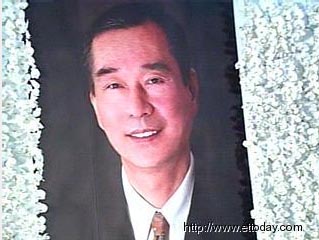 组图:陈启礼告别式举行 政治人物黑帮都露脸(2)