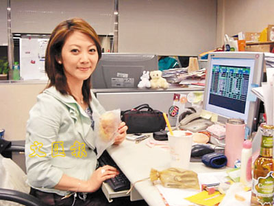 张耀尹23日采访新闻,却变成别人采访的对象,深感无奈.