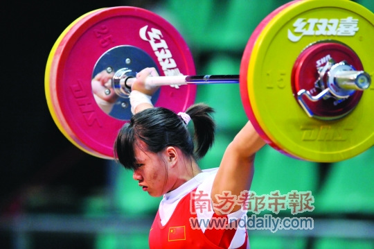 女举63公斤陈爱婵:南沙姑娘农活练出好气力