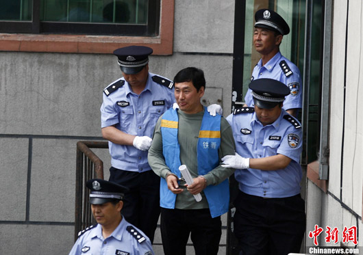 涉足球系列案件宣判谢亚龙南勇均被判刑10年半