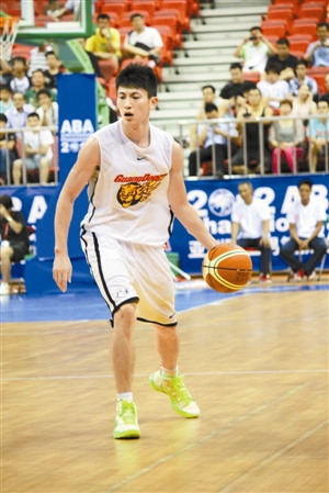 �㶫��Զȫ������Ǿ㱭��������ѵ�������ʱ�