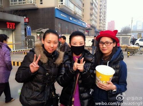 图为潘晓婷,刘莎莎,周豆豆三人.图片来源:潘晓婷微博.
