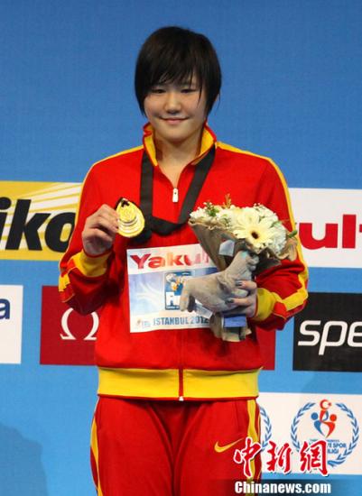 叶诗文:遗憾不能穿高跟鞋 不知道啥时才能穿