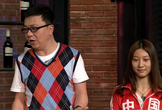 ��·����Ů�α�ͬ������ȾƵ�����Цŭ�ͼ��