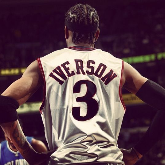 76人宣布将退役艾弗森球衣明年3月2日封存3号