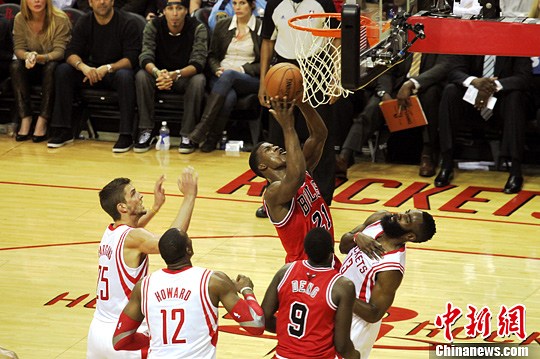 霍华德23分9板哈登19分6助攻火箭主场大胜公牛