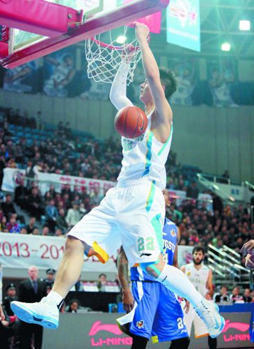 王哲林狂砍35分走出低谷福建胜江苏争进季后赛