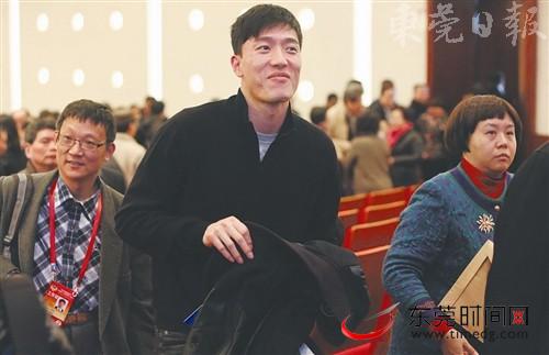 刘翔亮相上海政协会议“刘委员”不备战田径(图)