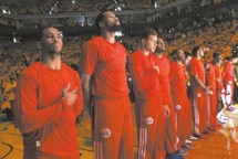 快船球员反穿球衣反歧视老板一语摊上大事(图)