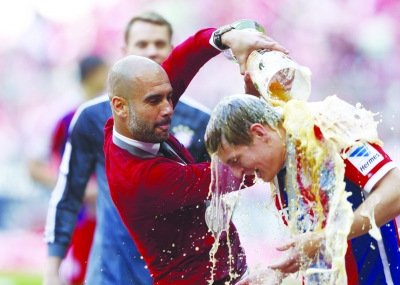 �¼���Ļ���ʿ���˧�ϵϰ�������ơ��ԡ��ͼ��