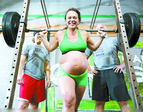 ����Ů���Ӿ���֮������ǰ�����Ծ���������