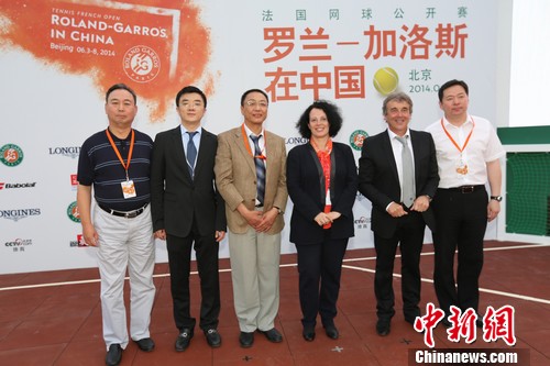 ����������˹���й�����Ļ��������ͬʱ��չ