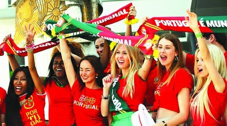 世界杯豪强踏上征途美女球迷为葡萄牙助威(图)