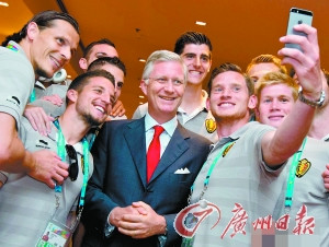 比利时绝杀俄罗斯国王被球员拉着自拍(图)