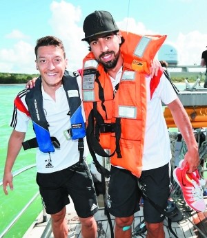 �������æ��͵��:��������+��ҹ������Ů��ͼ��