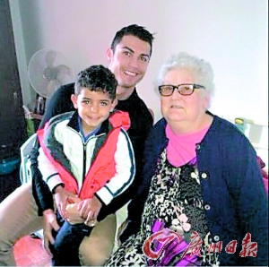 C罗回国后再受打击84岁奶奶去世(图)