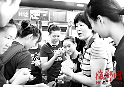 ��ƽ������Ů�Ŷ�Ա����������ֳ������ã�ͼ��