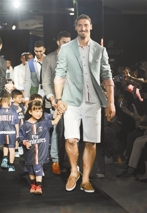 �����μ�T̨�������ͷ������ʱװ����ҫ��ͼ��