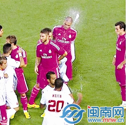 ������������ˮƿ��ɧ�����˻�Թ���ͼ��