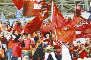 国足热身再现球迷皇帝罗西:愿再进世界杯(图)