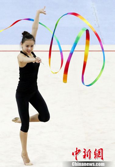 孙妍在称从未交过男友网友:真的没谈过吗?(图)