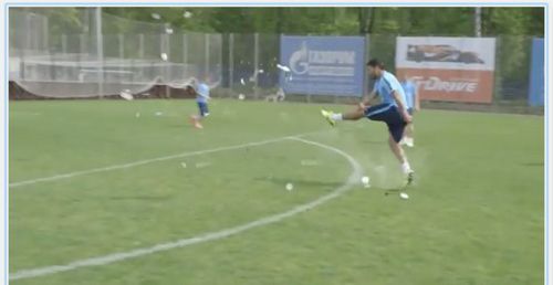 ����ǰ��ƿ���������һ�����ž������߱���ͼ��