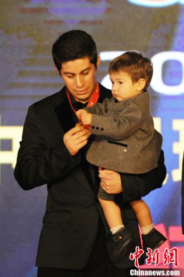 孔卡怒斥欲回巴西谣言微博透露妻子再次怀孕