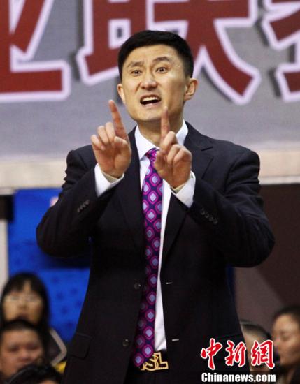 杜锋不因生活好而忘记家乡父老公益事业不停歇