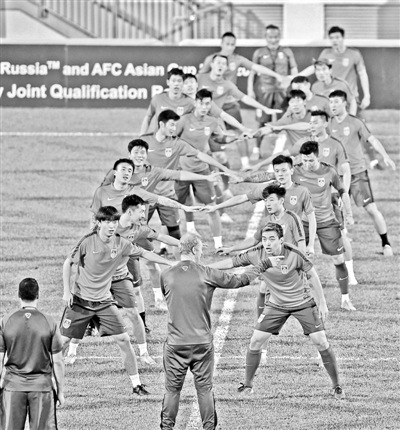 国足生死之战佩兰嘴上轻心里沉蔡振华抵港督战