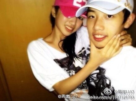 周捷祝老公邹凯生日快乐:愿拥有每个阶段的合影